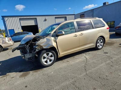 5TDKK3DCXBS****** 2011 Toyota Sienna