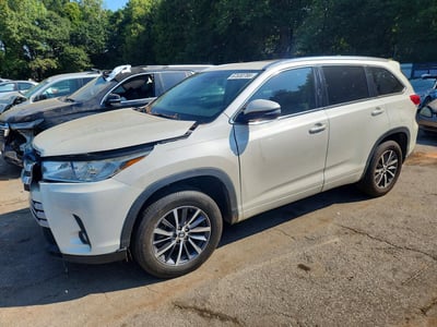 5TDKZRFH8JS****** 2018 Toyota Highlander