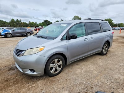 5TDKK3DC8CS****** 2012 Toyota Sienna