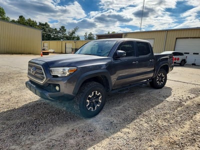 5TFCZ5AN8HX****** 2017 Toyota Tacoma