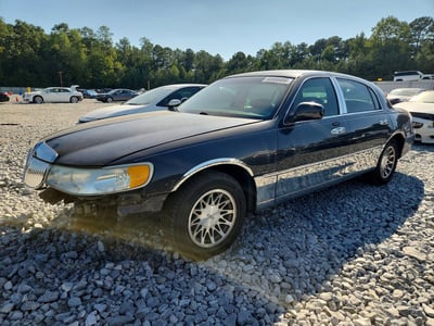 1LNHM82W12Y****** 2002 Lincoln Town Car