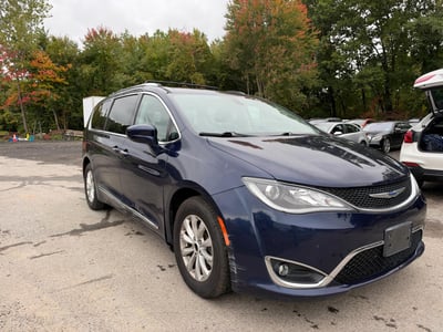 2C4RC1BG0KR****** 2019 Chrysler Pacifica