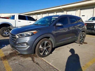 KM8J33A2XGU****** 2016 Hyundai Tucson