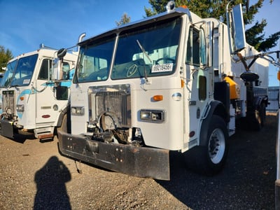 3BPZL00X6AF****** 2010 Peterbilt 320