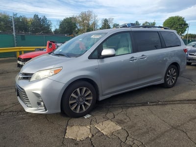 5TDDZ3DC8JS****** 2018 Toyota Sienna