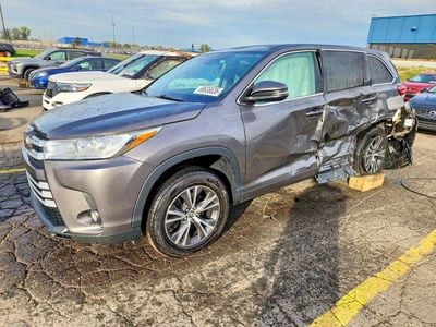 5TDZZRFH7JS****** 2018 Toyota Highlander