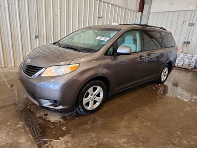 5TDKK3DC0BS****** 2011 Toyota Sienna