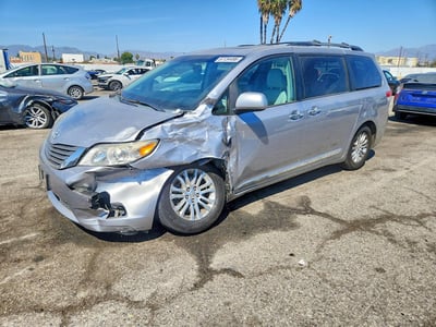 5TDYK3DC4CS****** 2012 Toyota Sienna