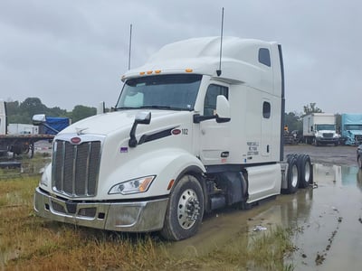 1XPBDP9X6PD****** 2023 Peterbilt 579