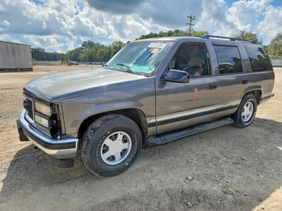 1GKEC13R8XJ****** 1999 GMC Yukon