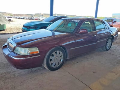 1LNHM83W04Y****** 2004 Lincoln Town Car