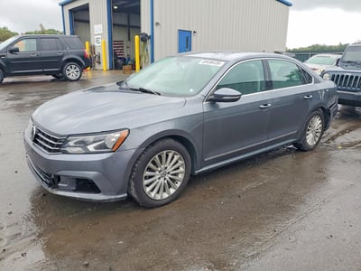1VWBT7A35HC****** 2017 Volkswagen Passat