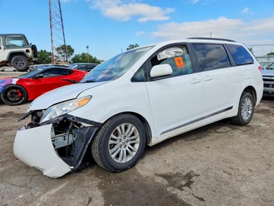 5TDYK3DC8CS****** 2012 Toyota Sienna