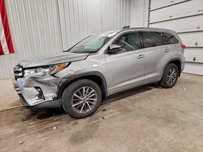 5TDJZRFH5HS****** 2017 Toyota Highlander