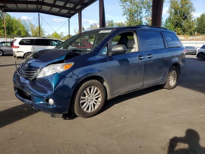 5TDYK3DCXBS****** 2011 Toyota Sienna