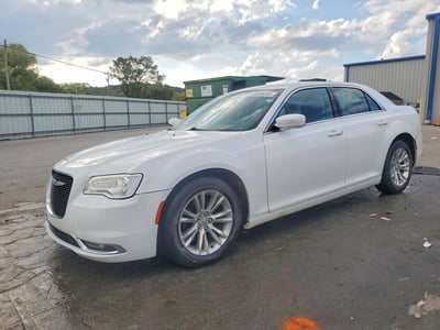 2C3CCAAG1JH****** 2018 Chrysler 300
