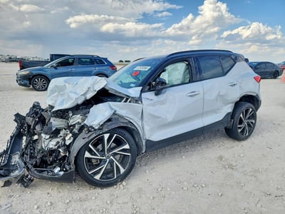 YV4162UM6M2****** 2021 Volvo XC40