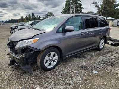 5TDKZ3DC2JS****** 2018 Toyota Sienna