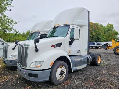 1XPBA48X4GD****** 2016 Peterbilt 579
