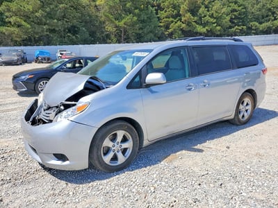 5TDKZ3DCXHS****** 2017 Toyota Sienna