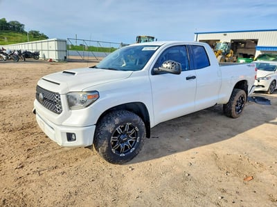 5TFUW5F16JX****** 2018 Toyota Tundra