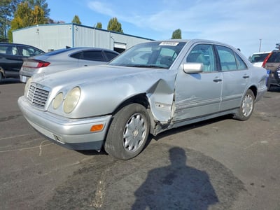 WDBJF25H4XA****** 1999 Mercedes-Benz E-Class