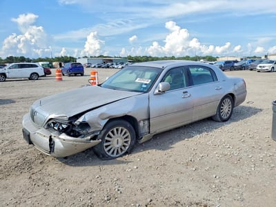 1LNHM82W13Y****** 2003 Lincoln Town Car