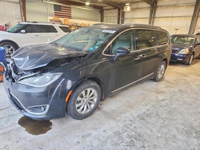 2C4RC1BG2JR****** 2018 Chrysler Pacifica