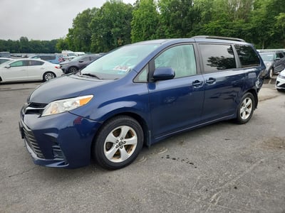 5TDKZ3DC6JS****** 2018 Toyota Sienna
