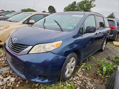5TDKK3DC8CS****** 2012 Toyota Sienna