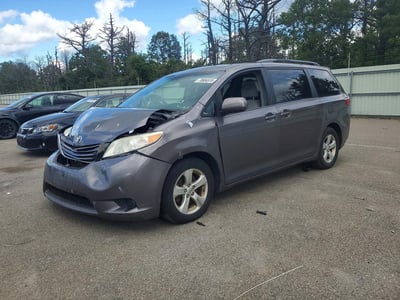 5TDKZ3DC6HS****** 2017 Toyota Sienna
