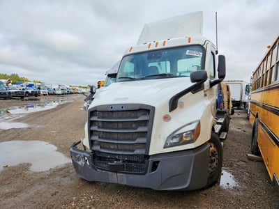 3AKJHTDV5SS****** 2025 Freightliner Cascadia 116