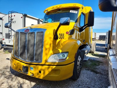 1XPBDP9XXKD****** 2013 Peterbilt 579