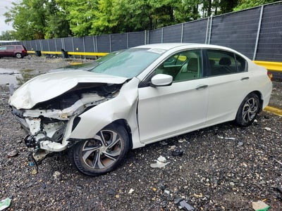 1HGCR2F37HA****** 2017 Honda Accord