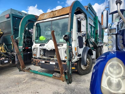 1M2AV02C4GM****** 2016 Mack Mru613