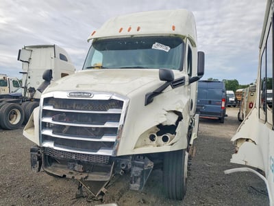 3AKJHHDR3JS****** 2018 Freightliner Cascadia 123