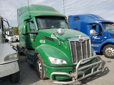 1XPBDP9X5PD****** 2023 Peterbilt 579