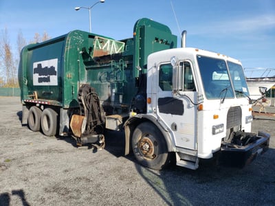 1NPZLD9X02D****** 2002 Peterbilt 320