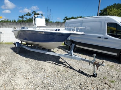 EKHV041***** 2000 Carolina Skiff Sea Chaser 210
