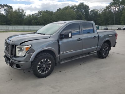 1N6AA1E57JN****** 2018 Nissan Titan