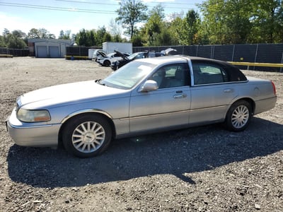 1LNHM82W73Y****** 2003 Lincoln Town Car