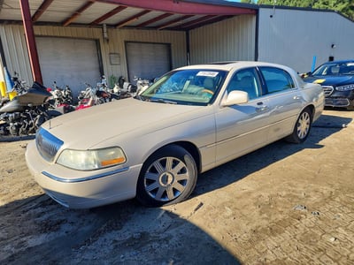 1LNHM83W23Y****** 2003 Lincoln Town Car