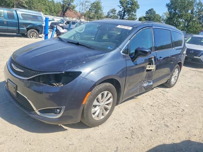 2C4RC1FG2KR****** 2019 Chrysler Pacifica