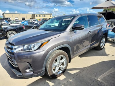 5TDDZRFH7KS****** 2019 Toyota Highlander