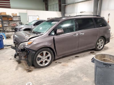 5TDXK3DC8ES****** 2014 Toyota Sienna