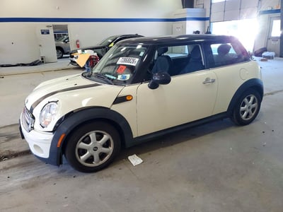 WMWMF3C51AT****** 2010 MINI Cooper