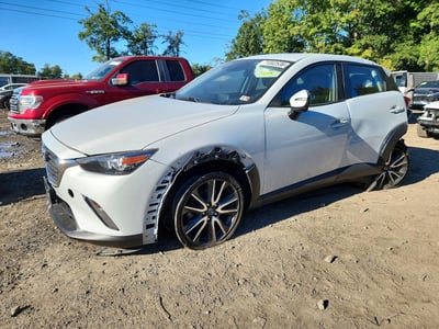 JM1DKFC75J1****** 2018 Mazda CX-3
