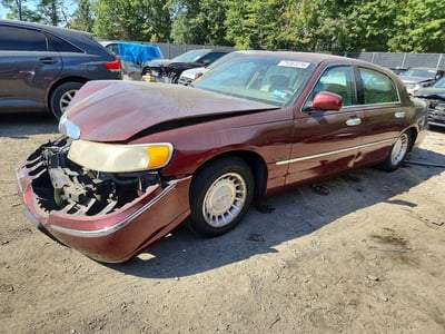 1LNHM81WX2Y****** 2002 Lincoln Town Car