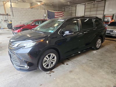 5TDZSKFC8RS****** 2024 Toyota Sienna Hybrid