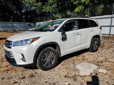 5TDKZRFH8HS****** 2017 Toyota Highlander